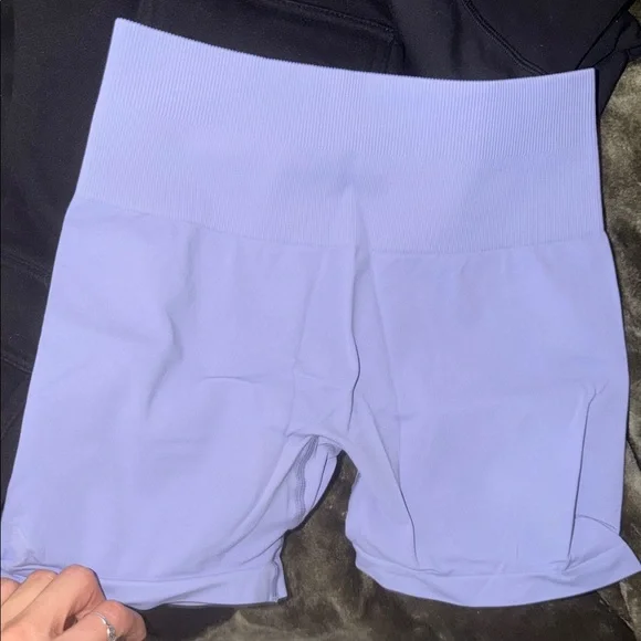 Aurora High-Rise Bike Shorts in Lavender - Picture 3 of 4